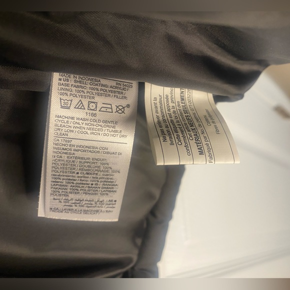 NWT Women’s Old Navy Black Puffer Jacket - Picture 8 of 11